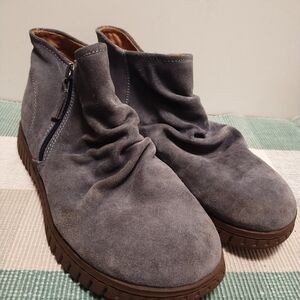 Comfortiva Gray Suede Ankle Boots
